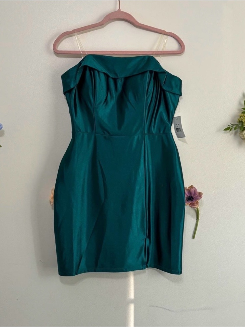 Off-Shoulder Emerald Satin Cocktail Dress